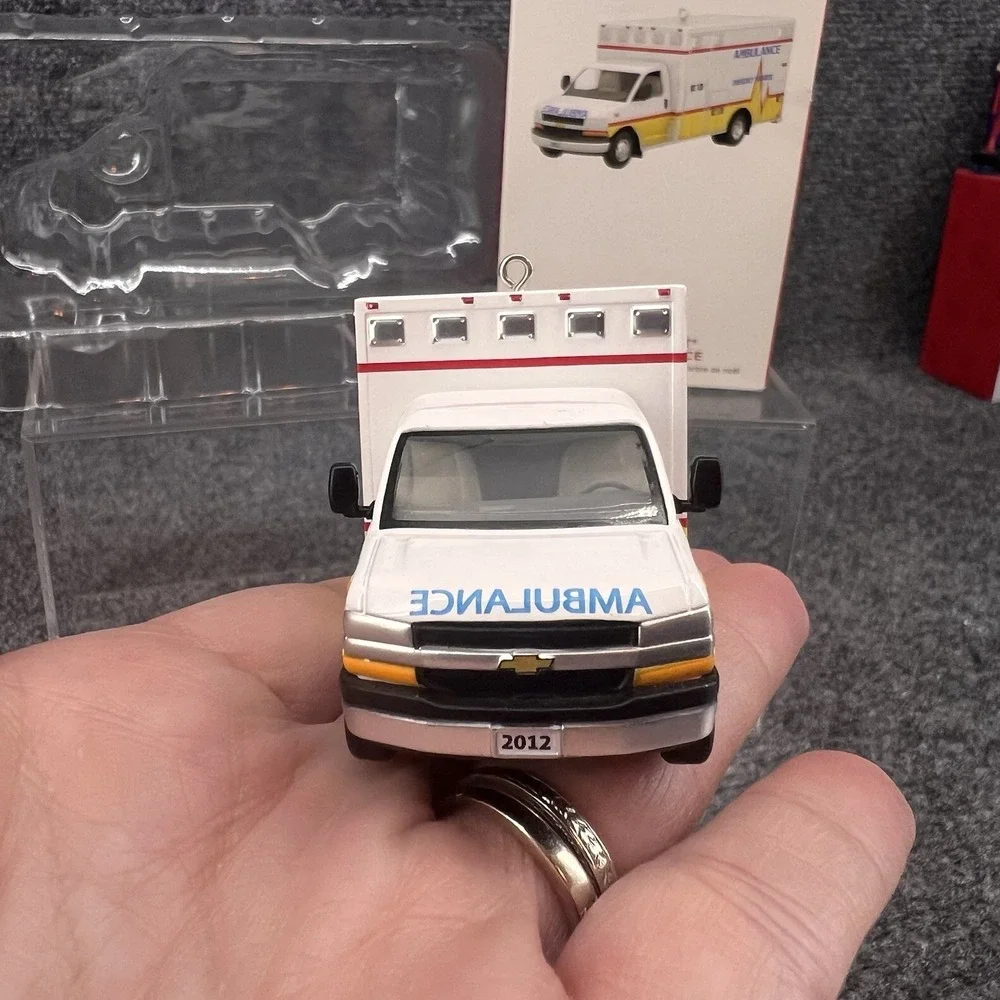 2019 Hallmark 2012 Chevrolet G4500 Ambulance EMS Paramedic Keepsake Ornament New